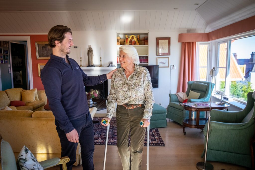 Trening for eldre, fysioterapeut hjem